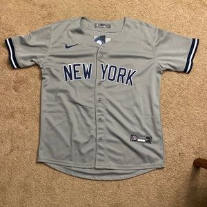 Aaron Judge Yankees jersey